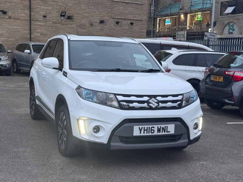 White Suzuki Vitara 1.6 DDiS SZ5 SUV 5dr Diesel Manual ALLGRIP Euro 6 s/s 120 ps